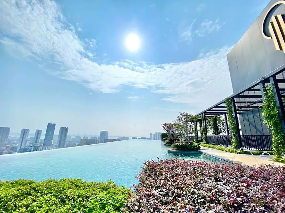 Beacon Executive Suites #Modern Chic #Skypool #Georgetown #5Pax #2Br 2Bath #2Queen 1Single #Quality Well Maintained #Private Host 0*, ג'ורג' טאון