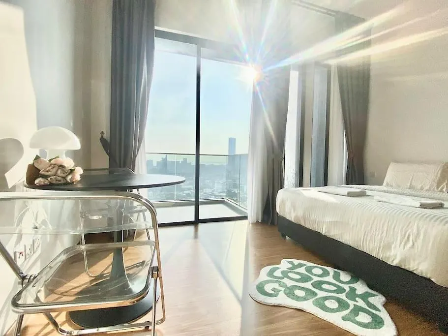 דירה Beacon Executive Suites #Modern Chic #Skypool #Georgetown #5Pax #2Br 2Bath #2Queen 1Single #Quality Well Maintained #Private Host מלזיה