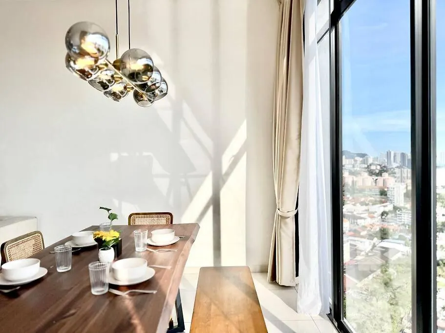 Beacon Executive Suites #Modern Chic #Skypool #Georgetown #5Pax #2Br 2Bath #2Queen 1Single #Quality Well Maintained #Private Host 0*, ג'ורג' טאון מלזיה