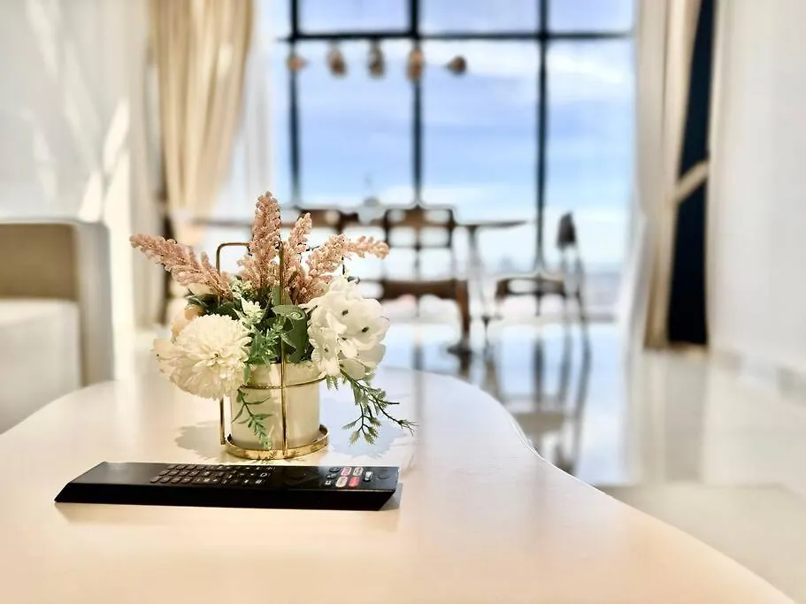 Beacon Executive Suites #Modern Chic #Skypool #Georgetown #5Pax #2Br 2Bath #2Queen 1Single #Quality Well Maintained #Private Host 0*, ג'ורג' טאון