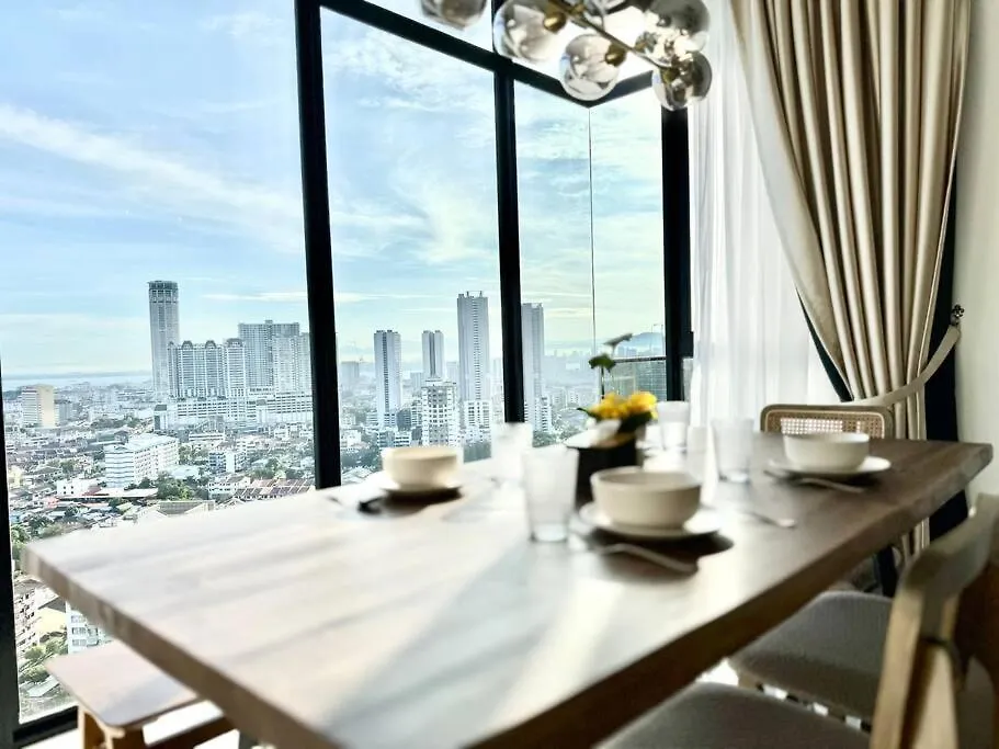 Beacon Executive Suites #Modern Chic #Skypool #Georgetown #5Pax #2Br 2Bath #2Queen 1Single #Quality Well Maintained #Private Host דירה ג'ורג' טאון