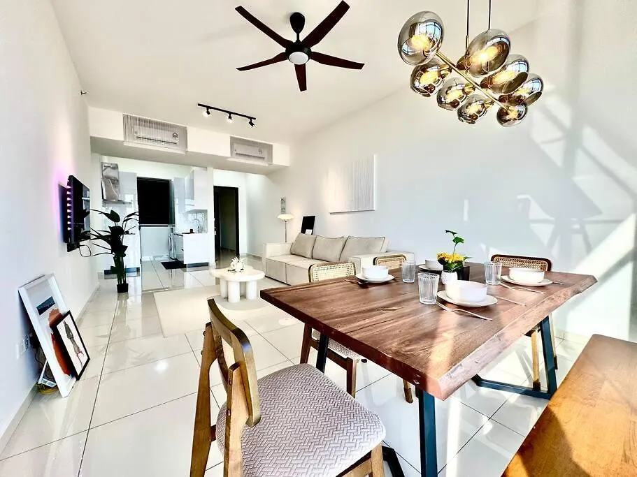Beacon Executive Suites #Modern Chic #Skypool #Georgetown #5Pax #2Br 2Bath #2Queen 1Single #Quality Well Maintained #Private Host ג'ורג' טאון